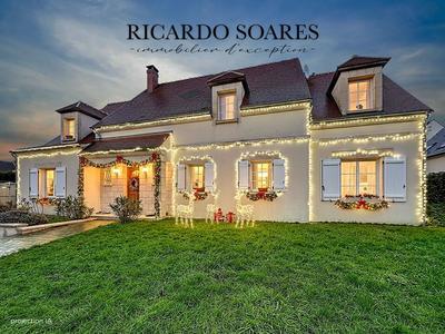 Maison - 235 m² - 7 pièces