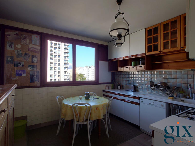 Appartement - 147 m² - 6 pièces