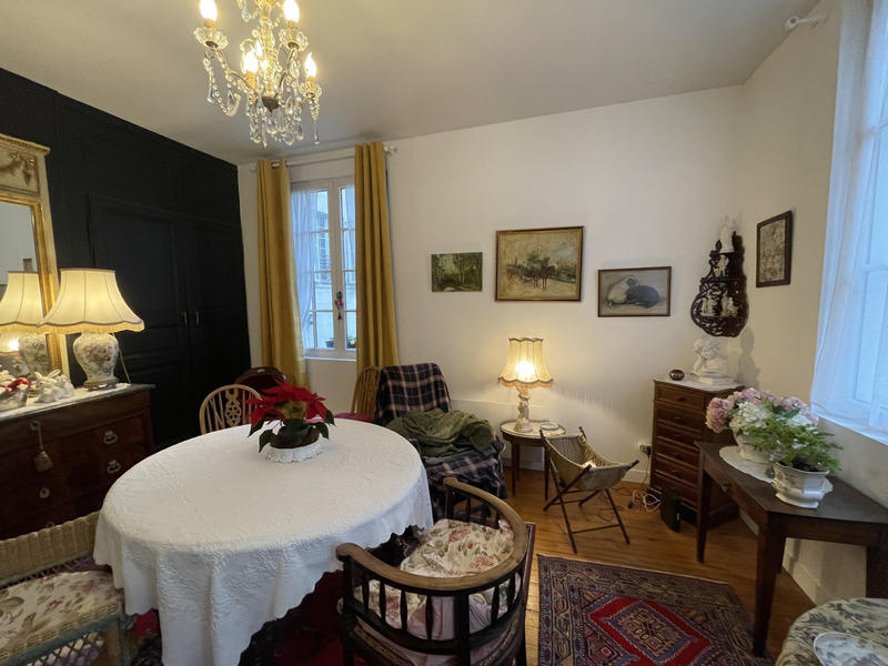 Appartement bourgeois - 93 m² - 6 pièces