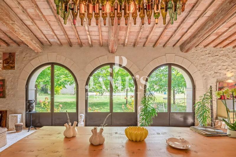 Maison - 300 m² - 7 pièces