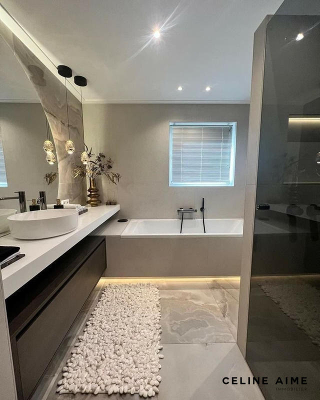 Appartement - 121 m² - 5 pièces