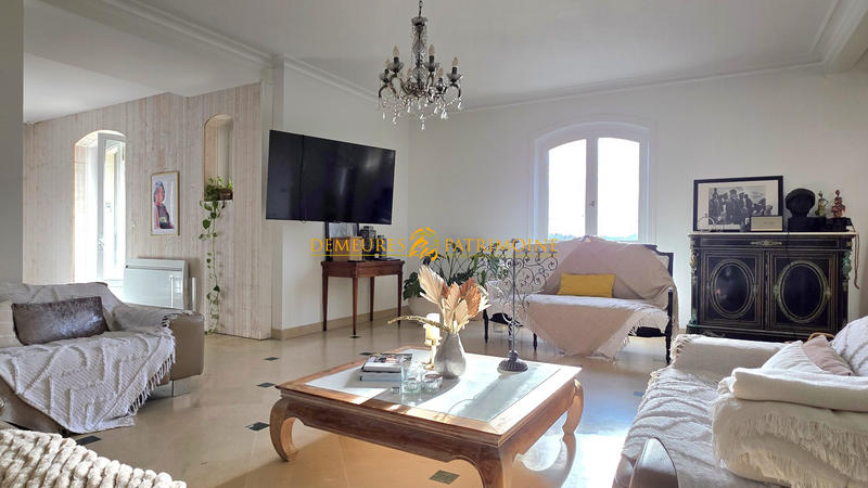 Maison - 246 m² - 6 pièces