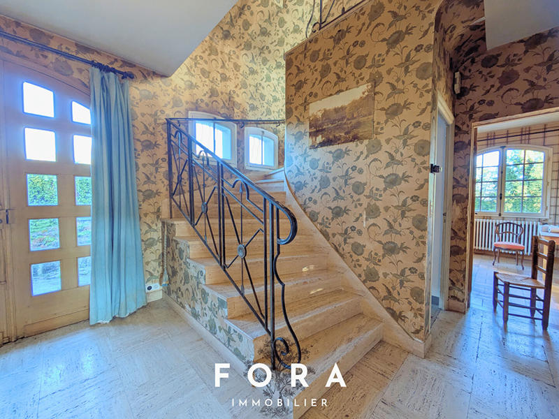 Maison - 212 m² - 8 pièces