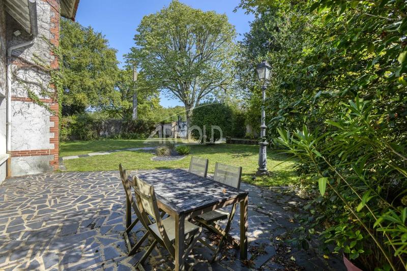 Maison - 267 m² - 9 pièces