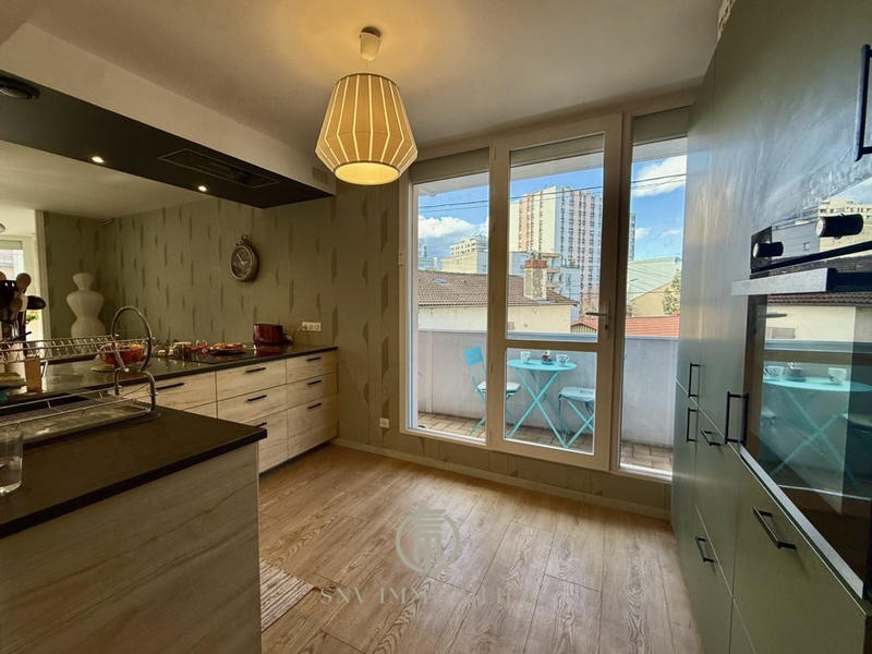 Appartement - 93 m² - 5 pièces