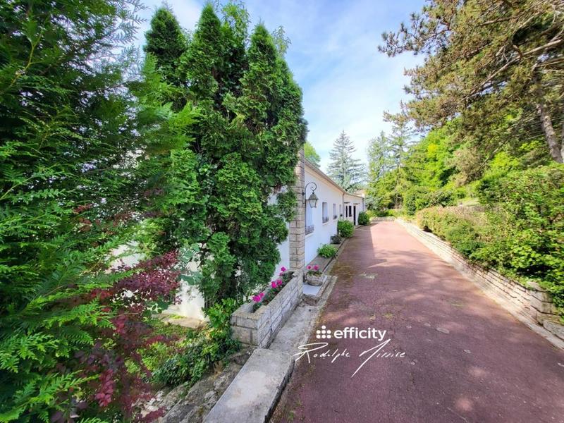 Maison - 180 m² - 8 pièces