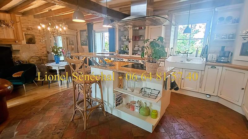 Demeure - 240 m² - 12 pièces