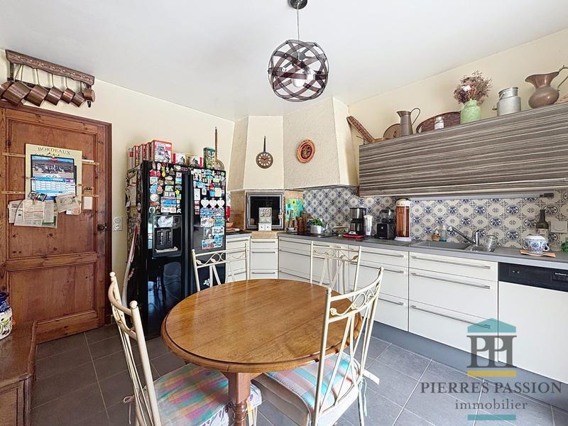 Maison - 221 m² - 7 pièces