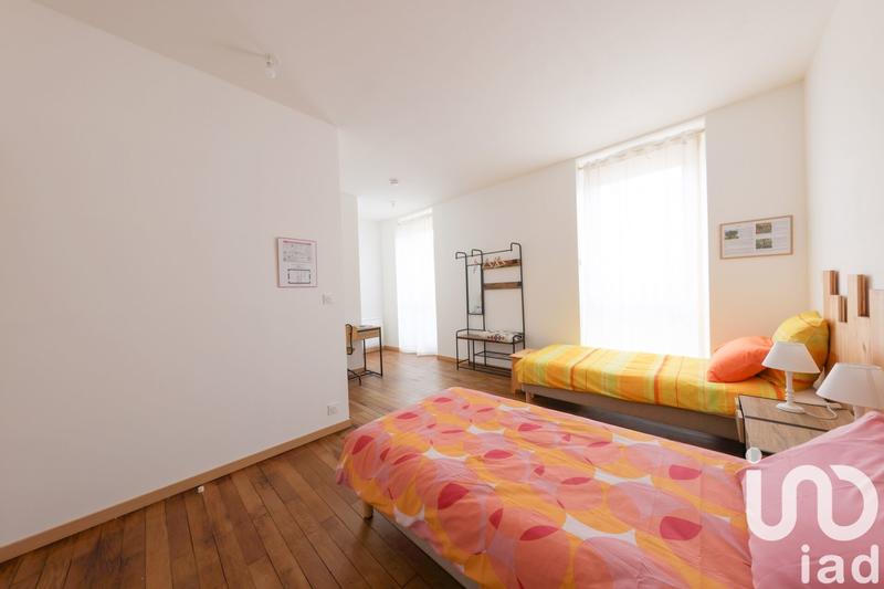 Maison - 377 m² - 10 pièces