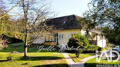 Maison - 210 m² - 6 pièces