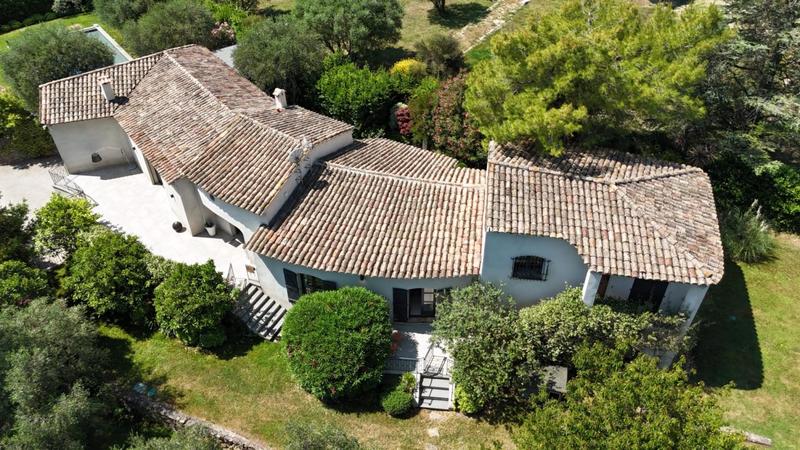 Propriété - 256 m² - 7 pièces