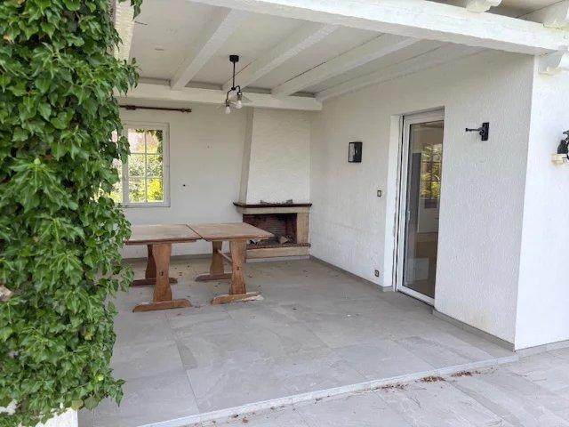 Maison - 310 m² - 6 pièces