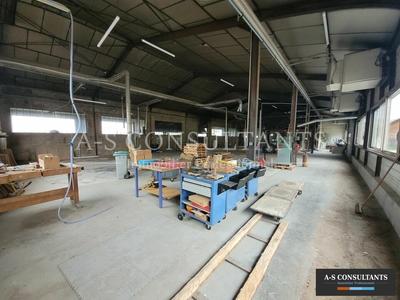 Local d'activité / Entrepôt - 690 m²