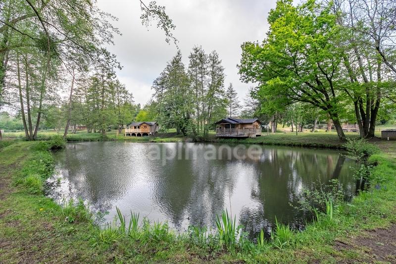 Propriété - 4 000 m² - 30 pièces