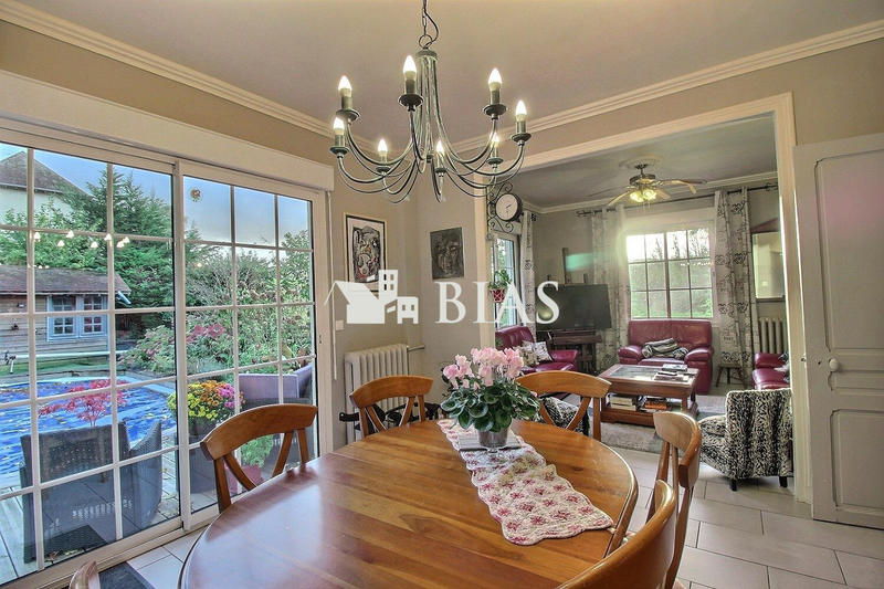 Maison - 147 m² - 8 pièces