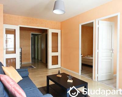 Chambre - 100 m² - 1 pièce