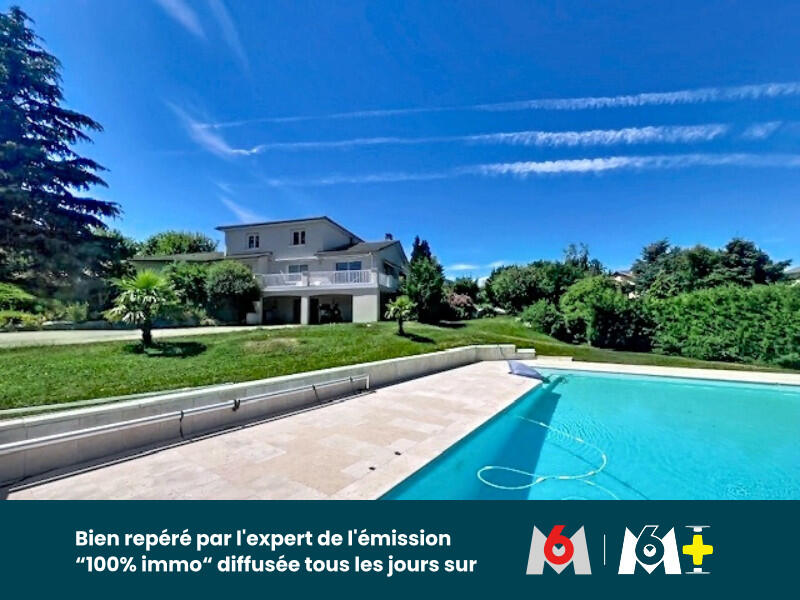 Maison - 240 m² - 8 pièces