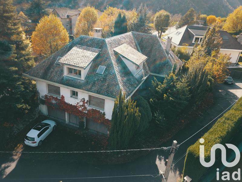 Maison de maîtres - 256 m² - 11 pièces