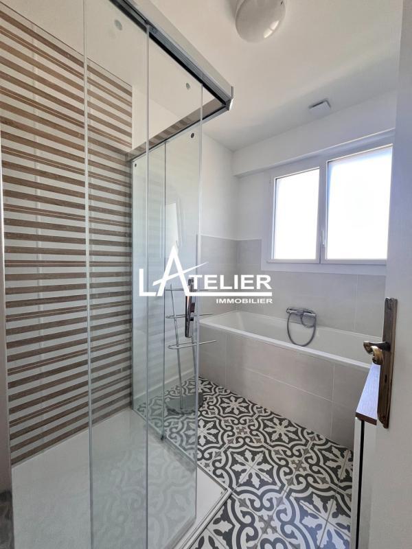 Maison - 225 m² - 9 pièces