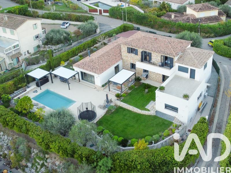 Maison de maîtres - 360 m² - 10 pièces