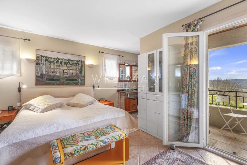 Maison - 218 m² - 8 pièces