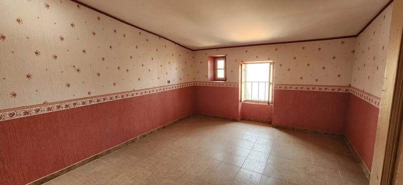Maison - 255 m² - 9 pièces
