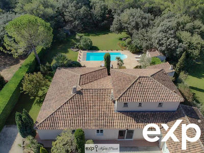 Maison - 238 m² - 8 pièces