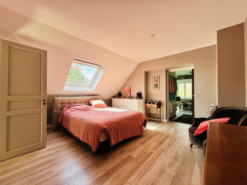 Maison - 250 m² - 8 pièces