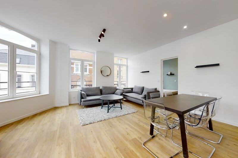 Appartement - 126 m² - 10 pièces