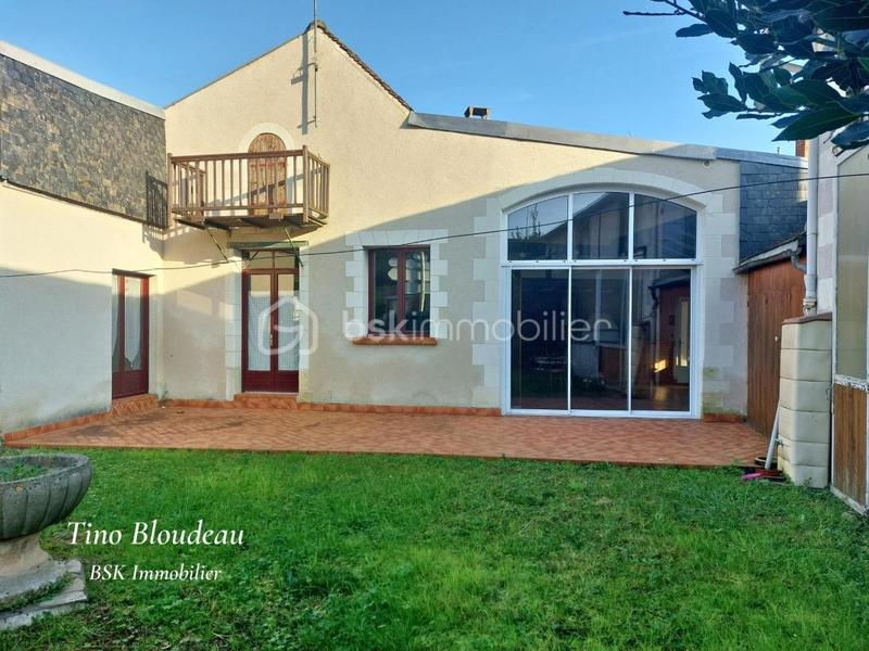 Demeure - 305 m² - 13 pièces