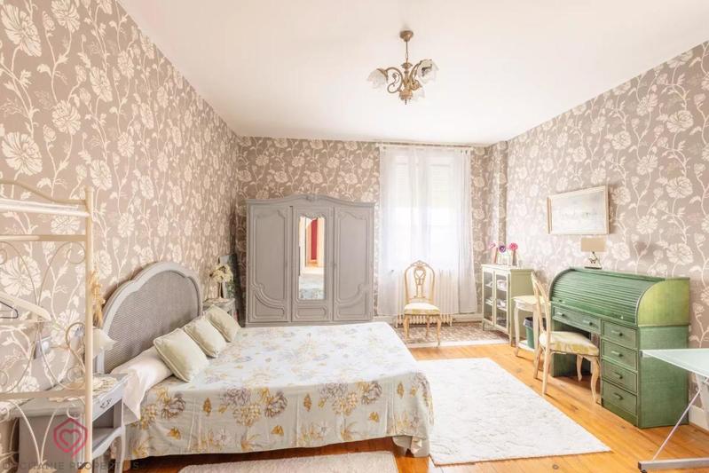 Propriété - 425 m² - 14 pièces