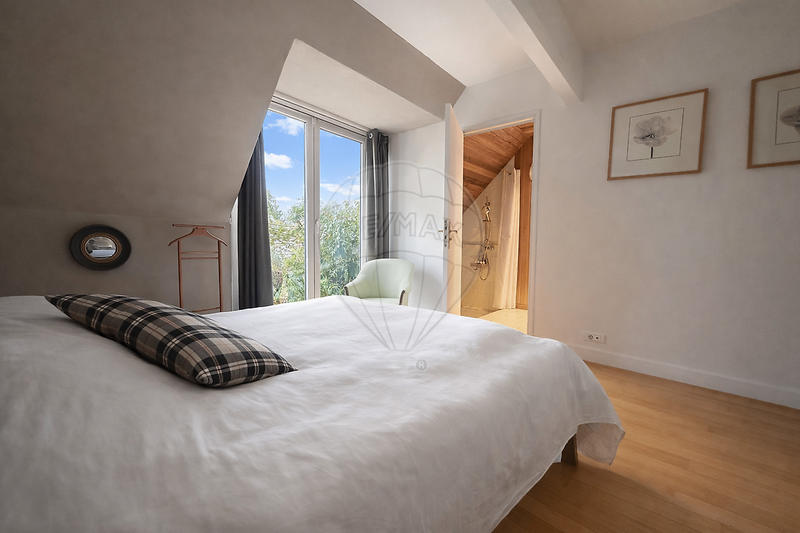 Propriété - 240 m² - 10 pièces