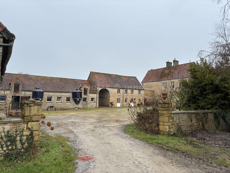 Maison - 240 m² - 6 pièces