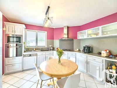 Maison - 205 m² - 9 pièces