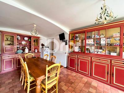 Demeure - 523 m² - 9 pièces