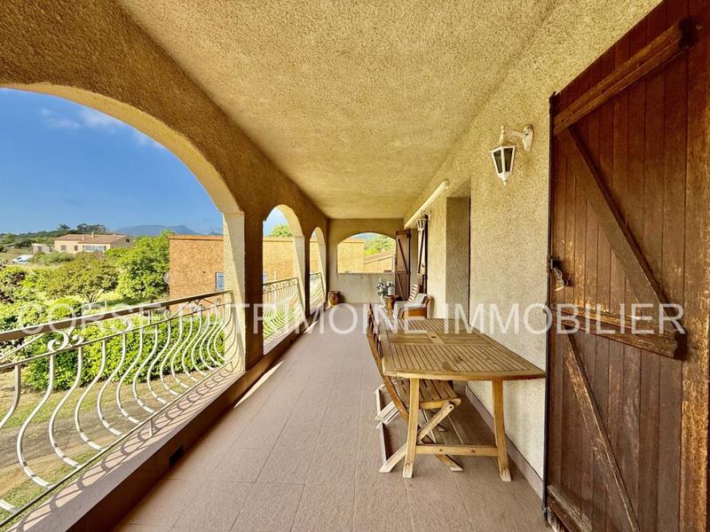 Maison - 225 m² - 12 pièces