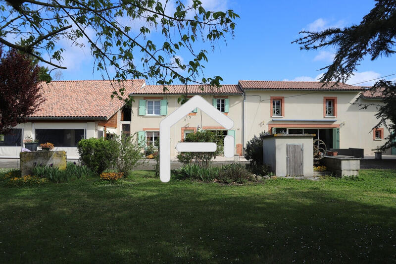Maison - 325 m² - 10 pièces
