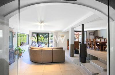 Maison - 250 m² - 6 pièces