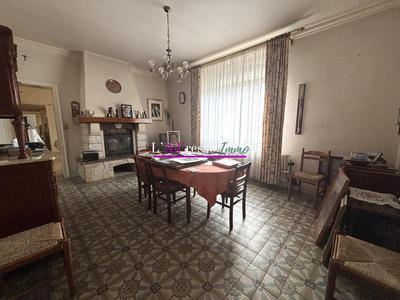 Maison traditionnelle - 238 m² - 7 pièces