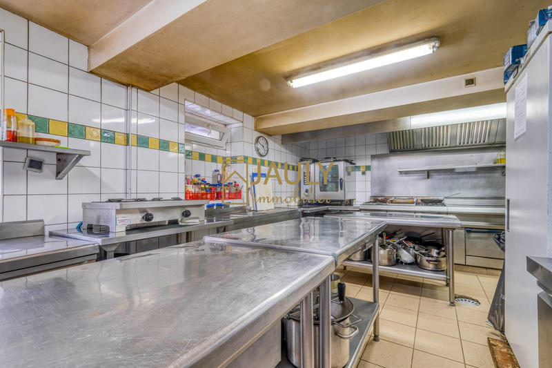 Local commercial - 487 m² - 15 pièces