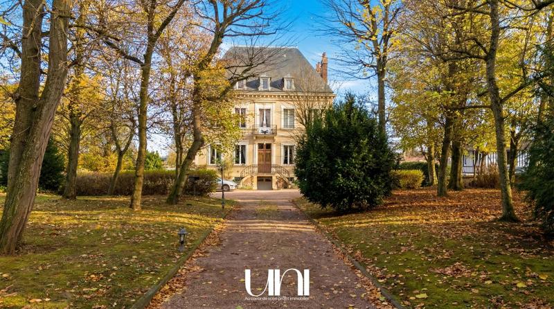 Château - 700 m² - 19 pièces