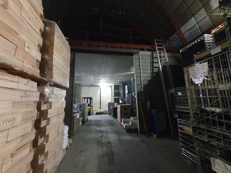 Local d'activité / Entrepôt - 1 600 m²