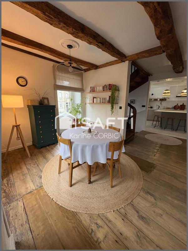 Maison - 207 m² - 9 pièces