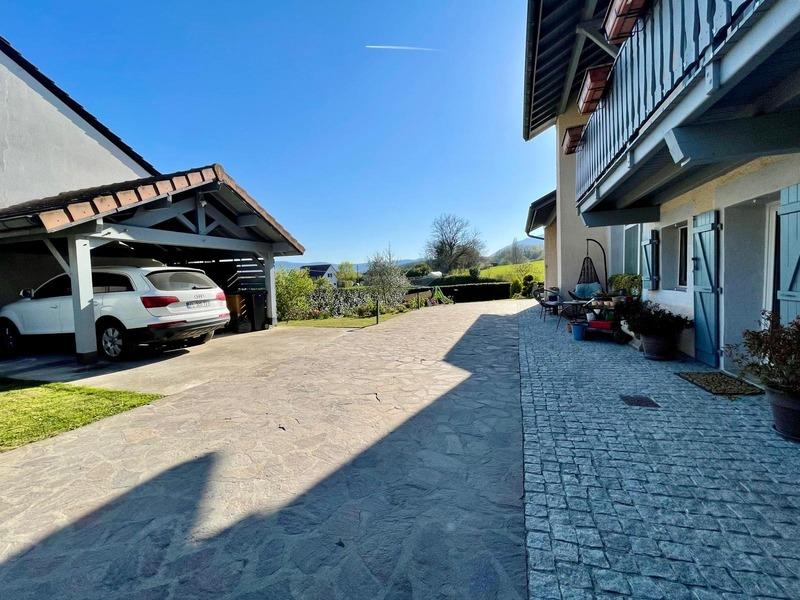 Maison - 194 m² - 7 pièces