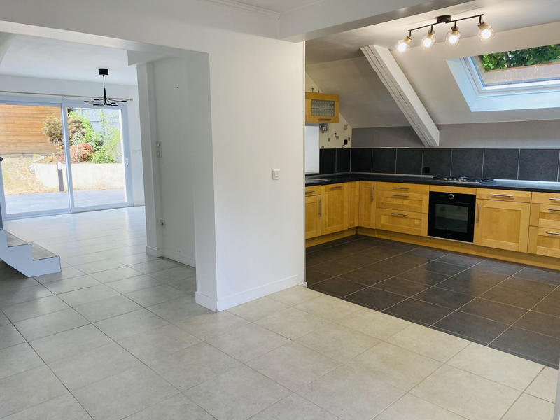 Maison - 90 m² - 5 pièces