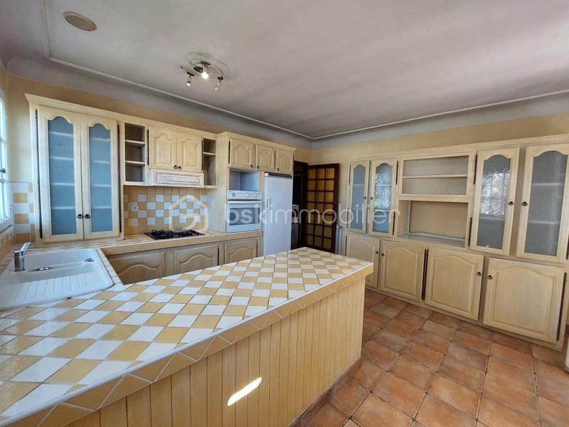 Maison traditionnelle - 300 m² - 10 pièces