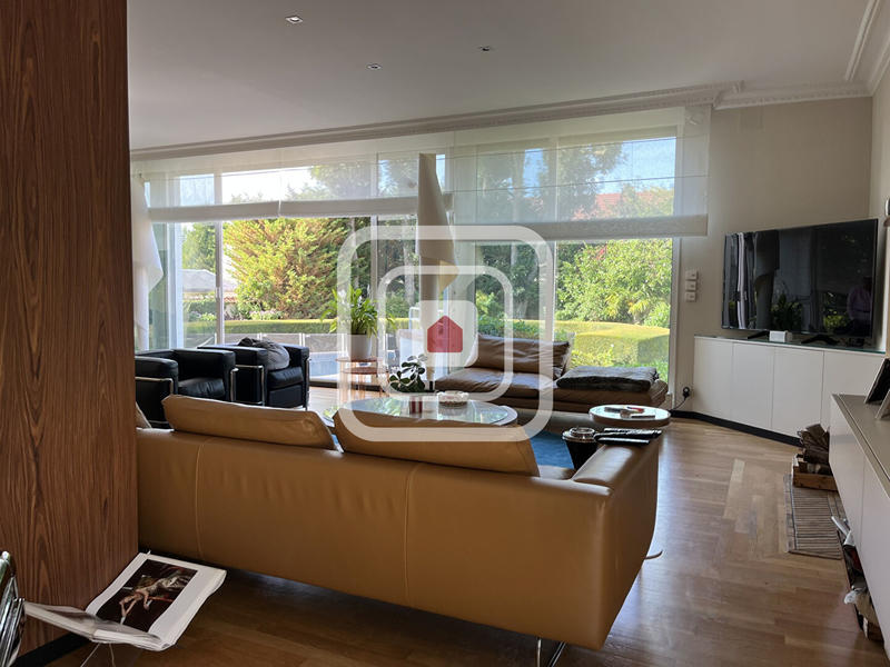 Maison - 267 m² - 8 pièces