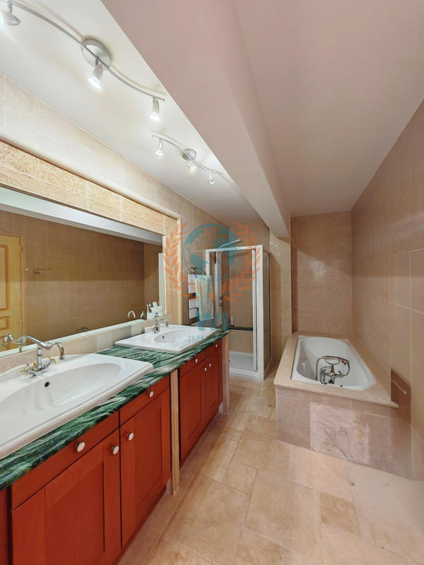 Villa - 250 m² - 7 pièces