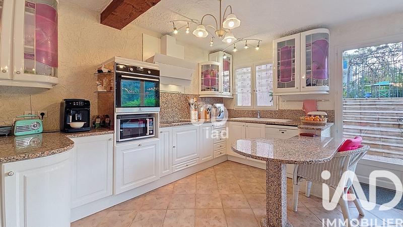 Maison - 200 m² - 6 pièces