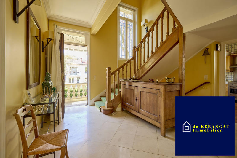 Maison - 262 m² - 9 pièces